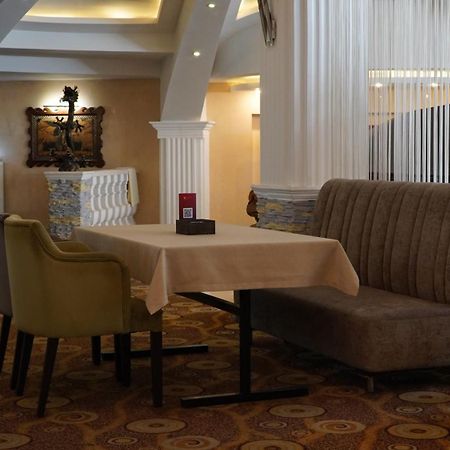 Golden Dragon Hotel Bishkek Luaran gambar