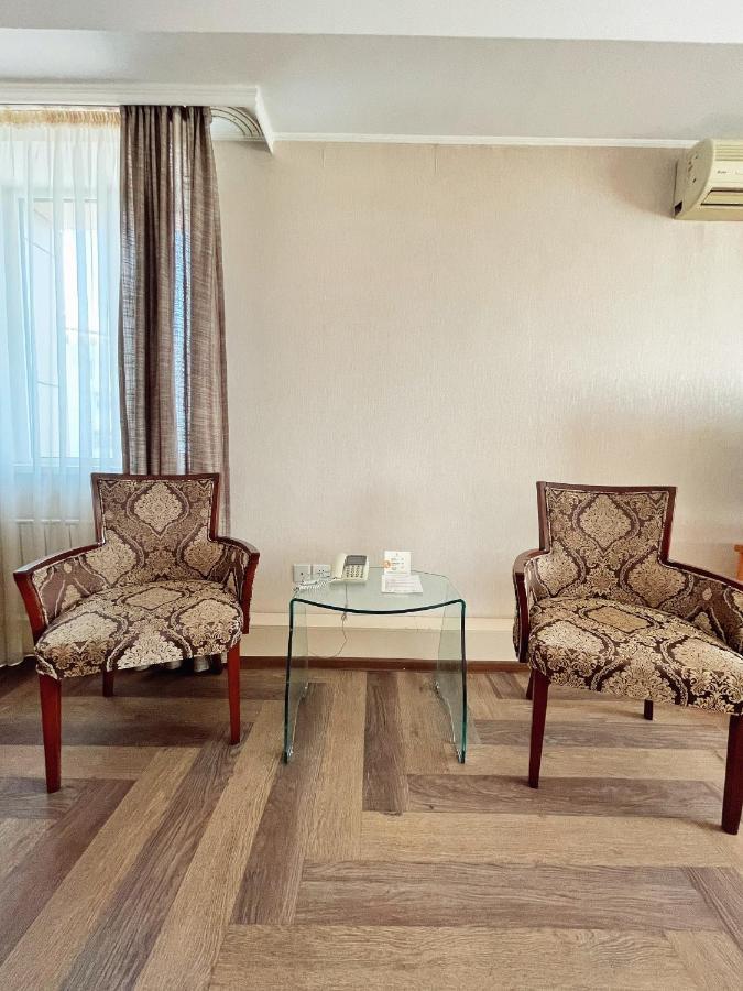 Golden Dragon Hotel Bishkek Luaran gambar