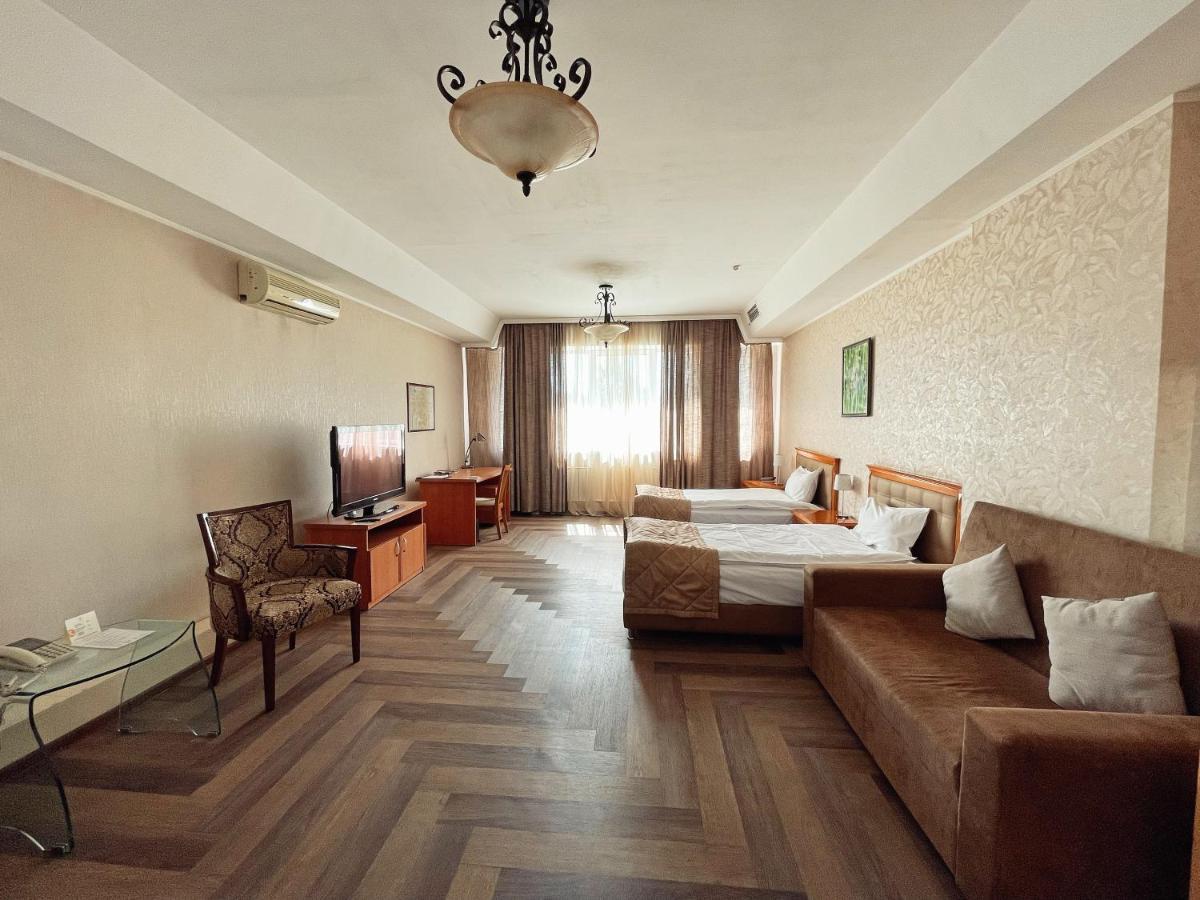 Golden Dragon Hotel Bishkek Luaran gambar