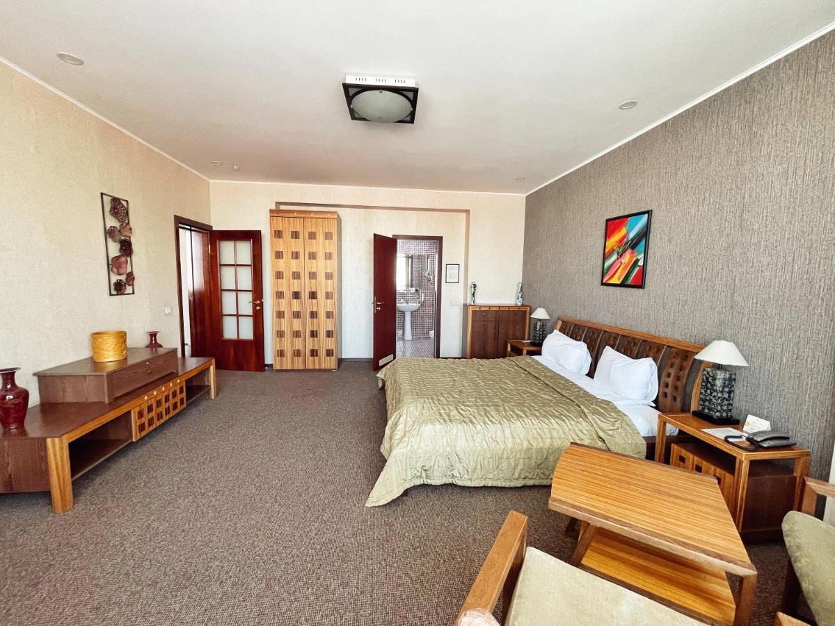 Golden Dragon Hotel Bishkek Luaran gambar