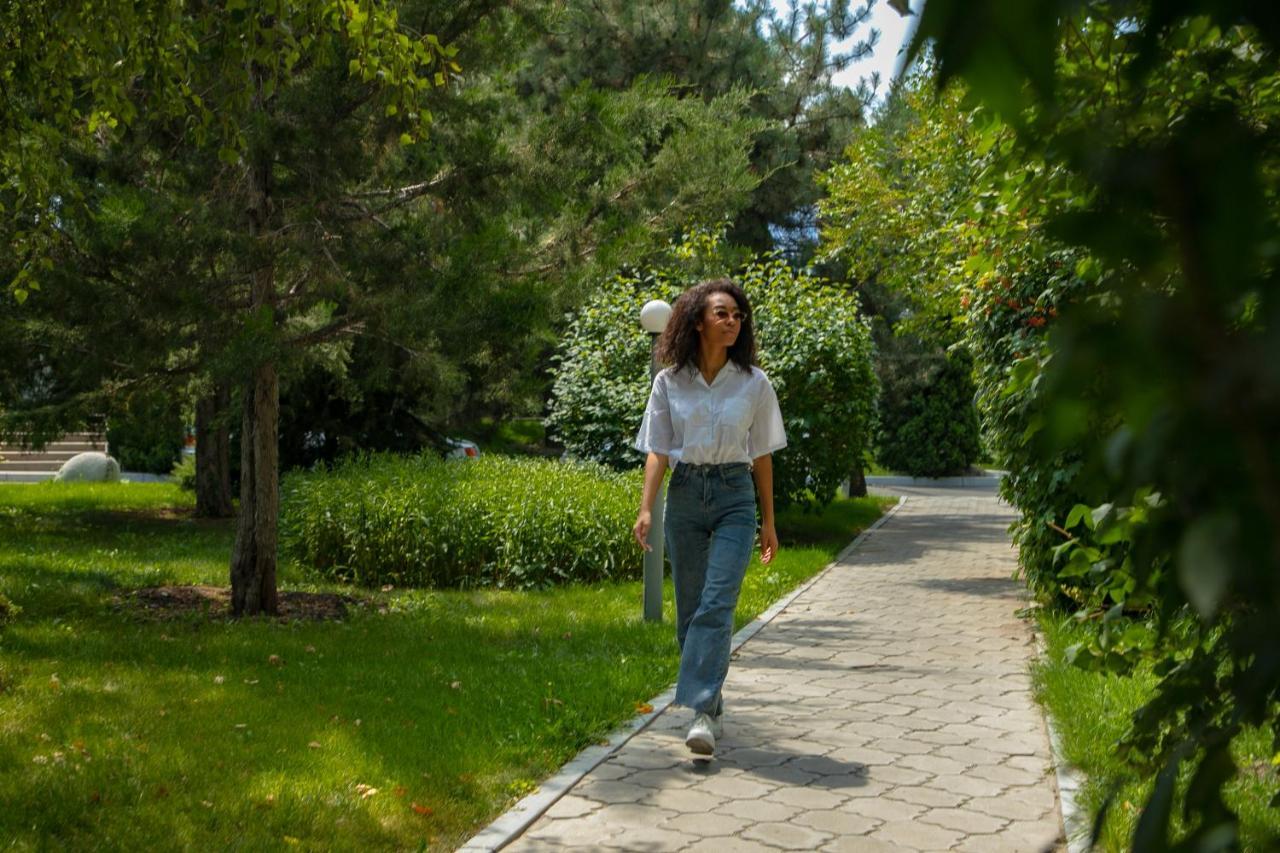 Golden Dragon Hotel Bishkek Luaran gambar