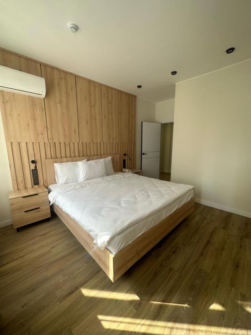 Golden Dragon Hotel Bishkek Luaran gambar