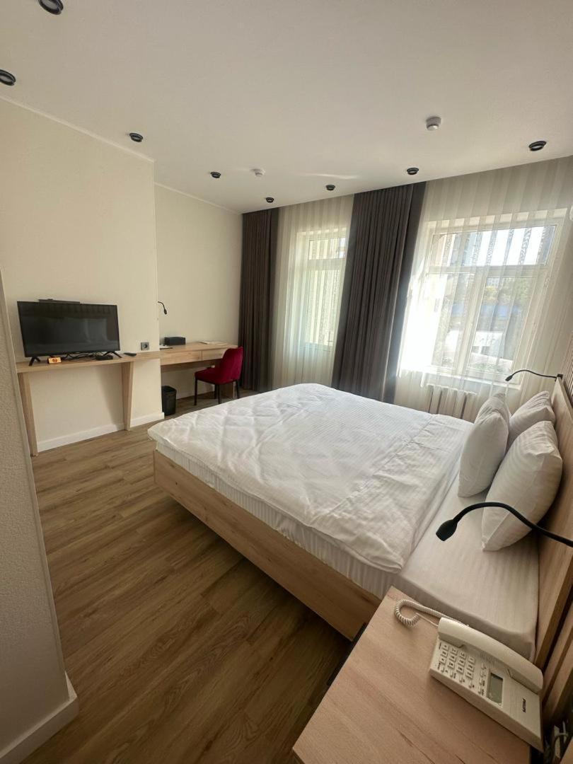 Golden Dragon Hotel Bishkek Luaran gambar