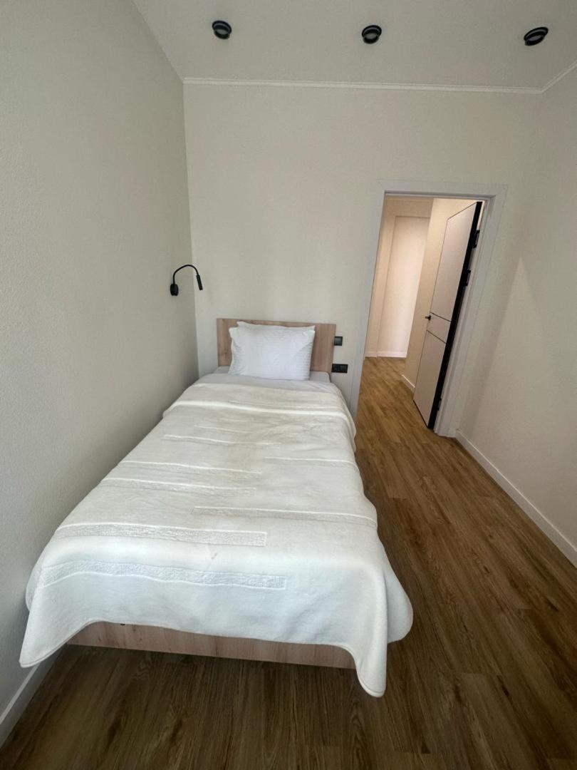 Golden Dragon Hotel Bishkek Luaran gambar
