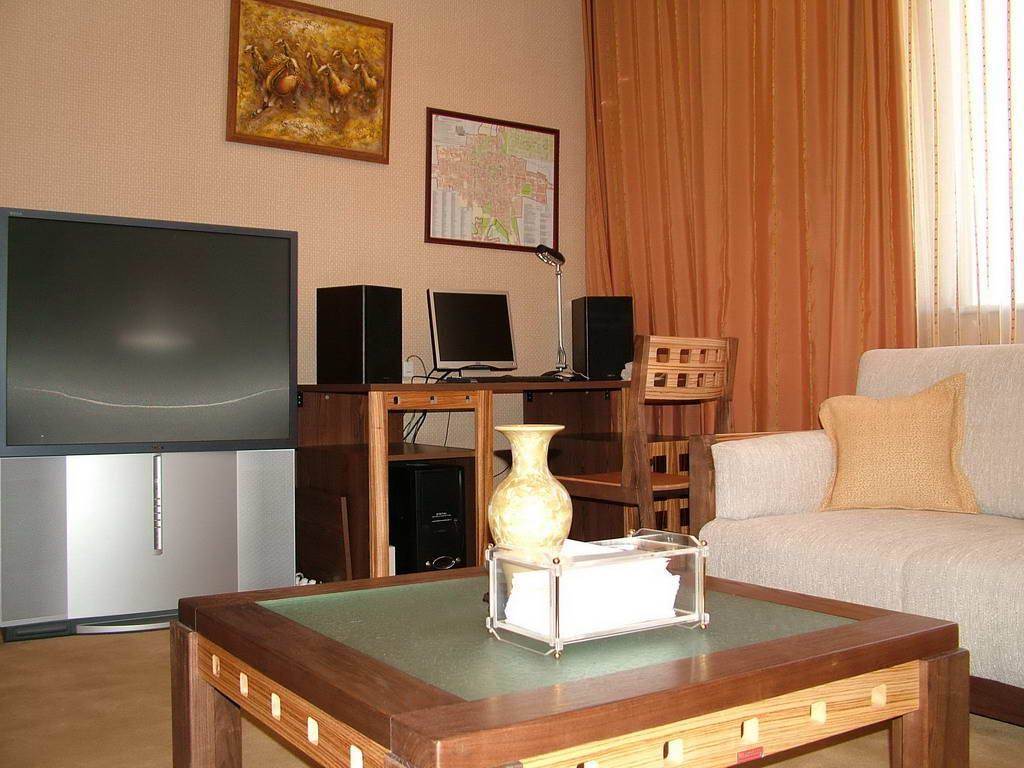 Golden Dragon Hotel Bishkek Luaran gambar