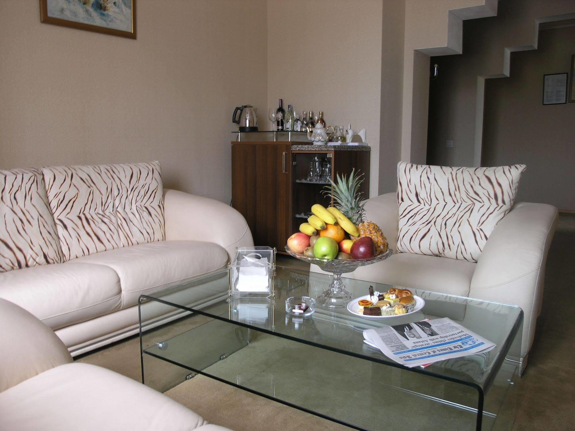 Golden Dragon Hotel Bishkek Luaran gambar